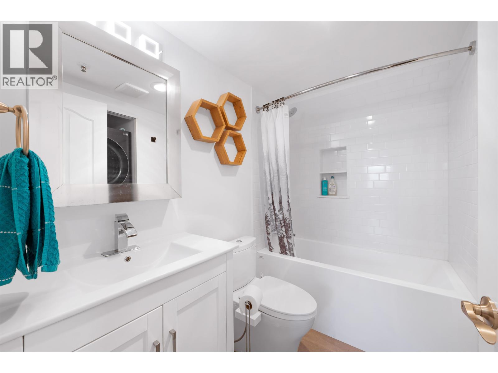105 2 Renaissance Square, New Westminster, British Columbia  V3M 6K3 - Photo 19 - R3061481