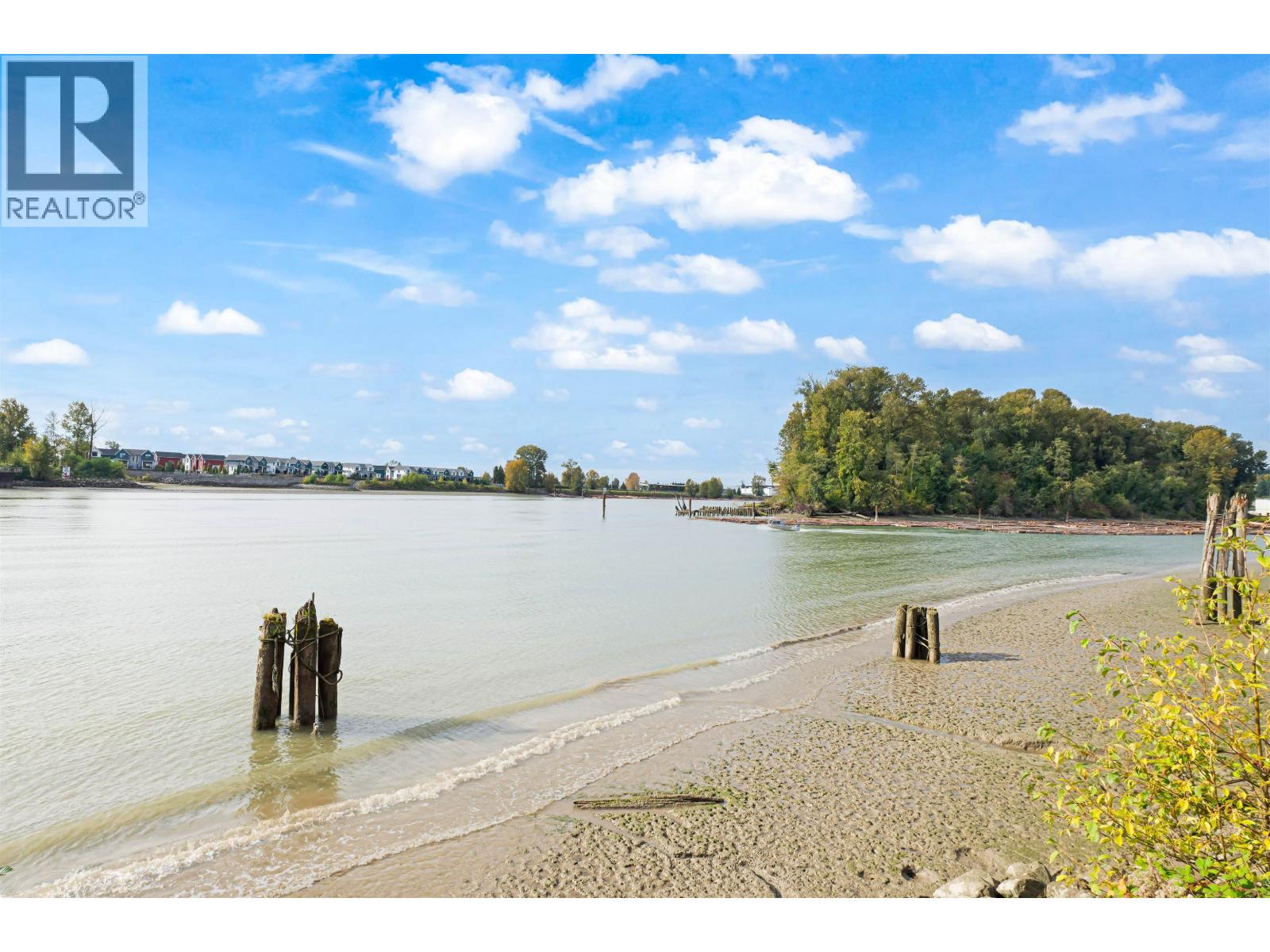 105 2 Renaissance Square, New Westminster, British Columbia  V3M 6K3 - Photo 26 - R3061481