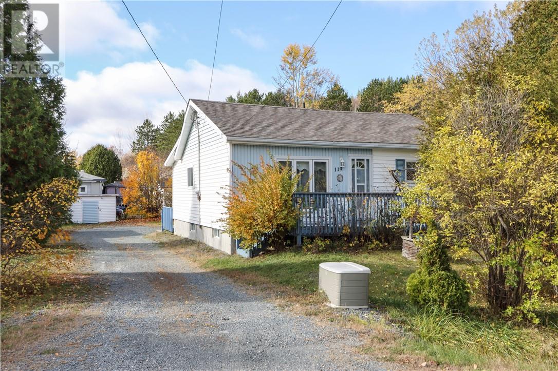 119 Laren Street, Wahnapitae, Ontario P0M 3C0 - Photo 1 - 2125358