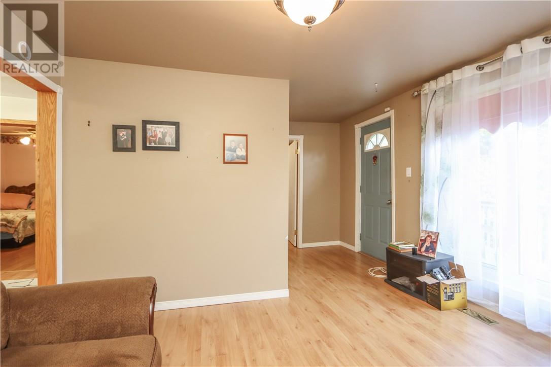 119 Laren Street, Wahnapitae, Ontario P0M 3C0 - Photo 11 - 2125358