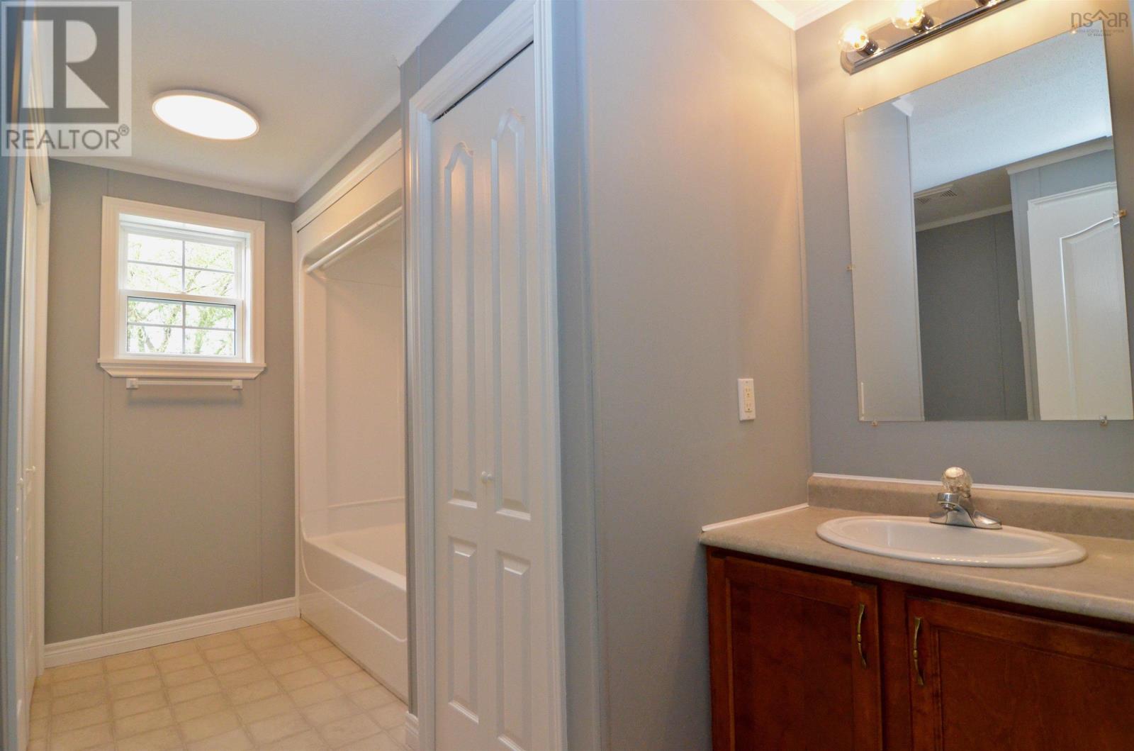 408 Kennedy Court, Lower Sackville, Nova Scotia  B4C 2T4 - Photo 9 - 202522842