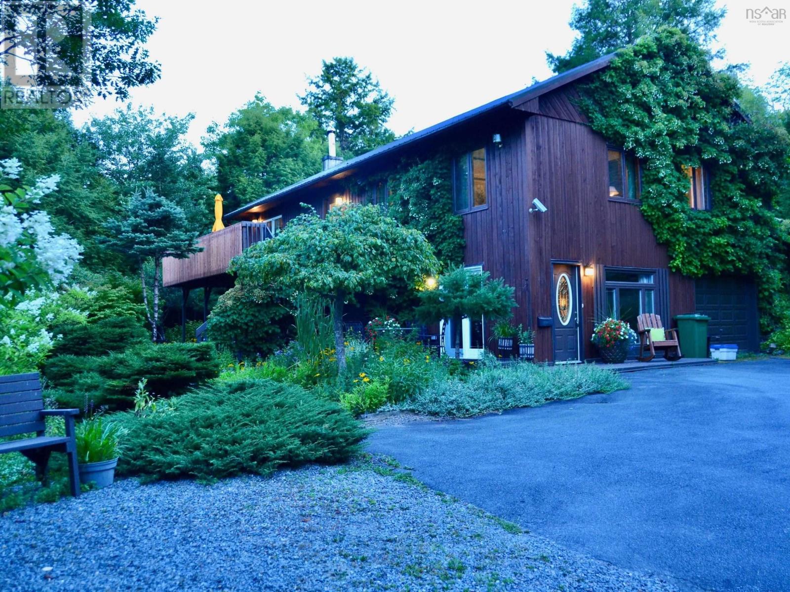 797 Cobequid Road, Lower Sackville, Nova Scotia  B4C 4A2 - Photo 4 - 202523174