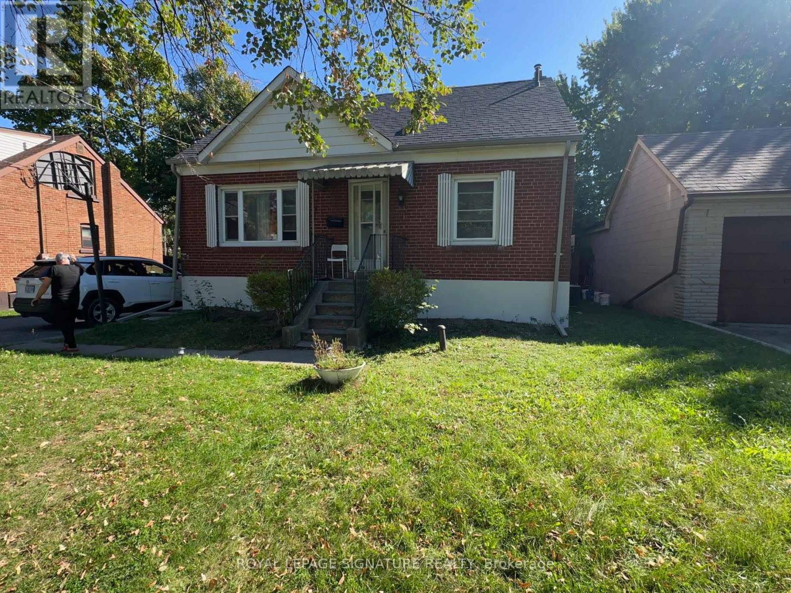 11 YVONNE AVENUE, Toronto, Ontario
