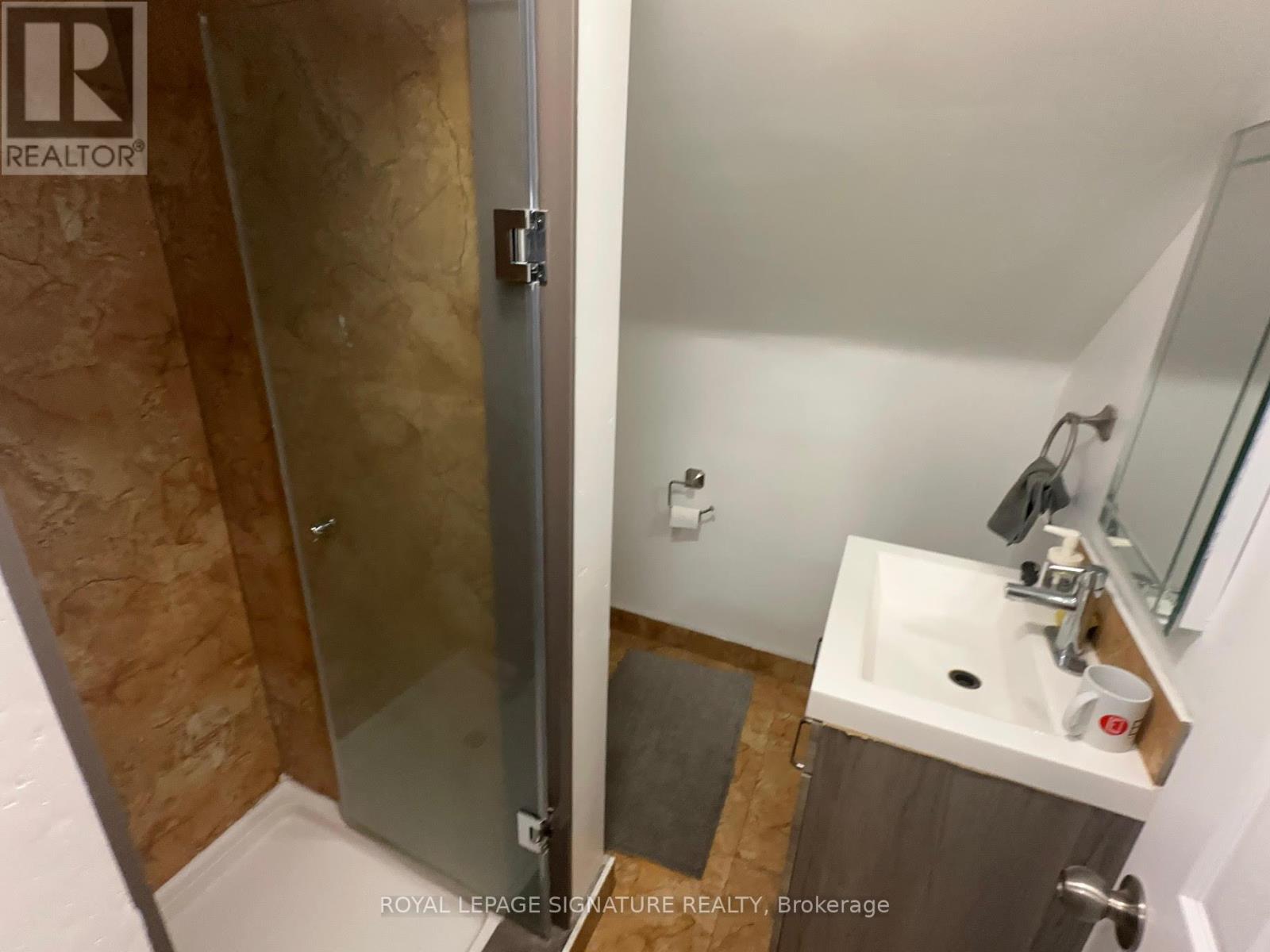 11 Yvonne Avenue, Toronto, Ontario  M3L 1C6 - Photo 7 - W12357470