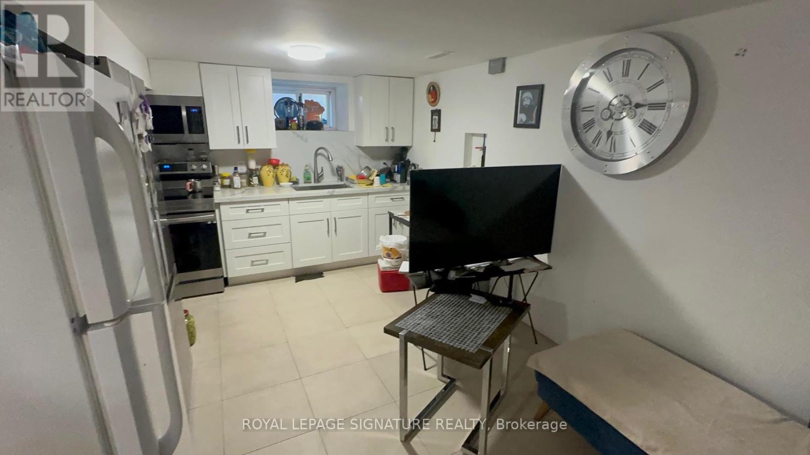 11 Yvonne Avenue, Toronto, Ontario  M3L 1C6 - Photo 4 - W12357470
