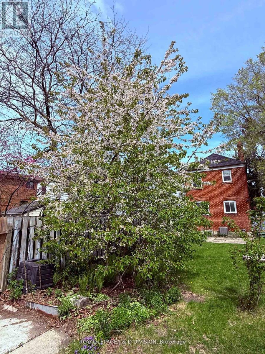 2333 Gerrard Street E, Toronto, Ontario  M4E 2E5 - Photo 10 - E12479871