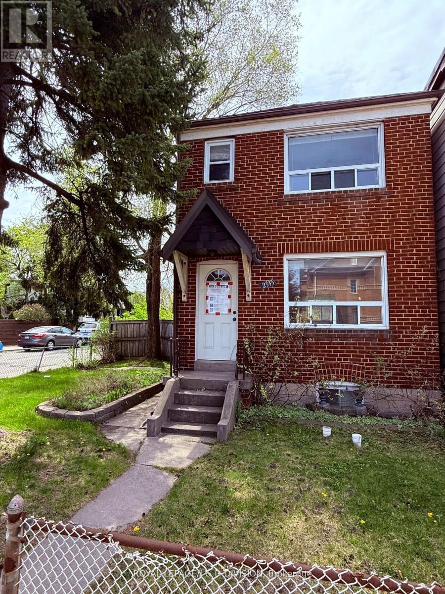2333 Gerrard Street E, Toronto, Ontario  M4E 2E5 - Photo 2 - E12479871