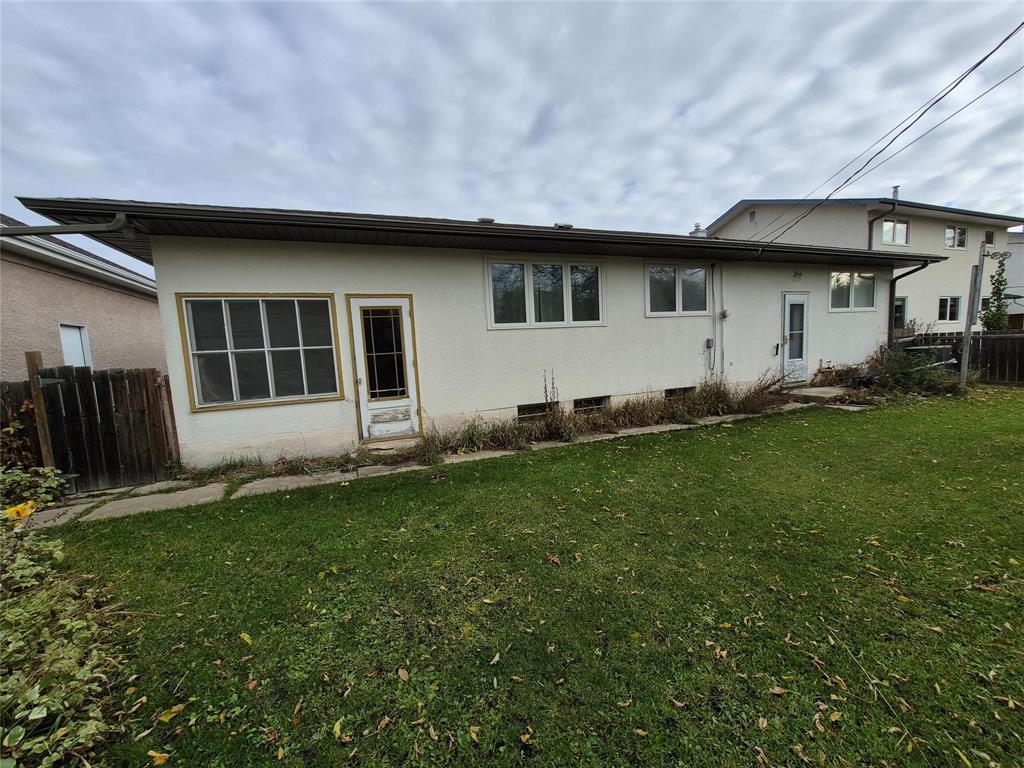 26 Claus Bay, Winnipeg, Manitoba  R2G 2A1 - Photo 27 - 202527158