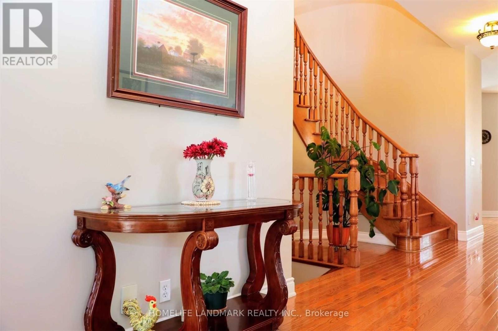 1 Fouracre Way, Aurora, Ontario  L4G 7W1 - Photo 3 - N12479848