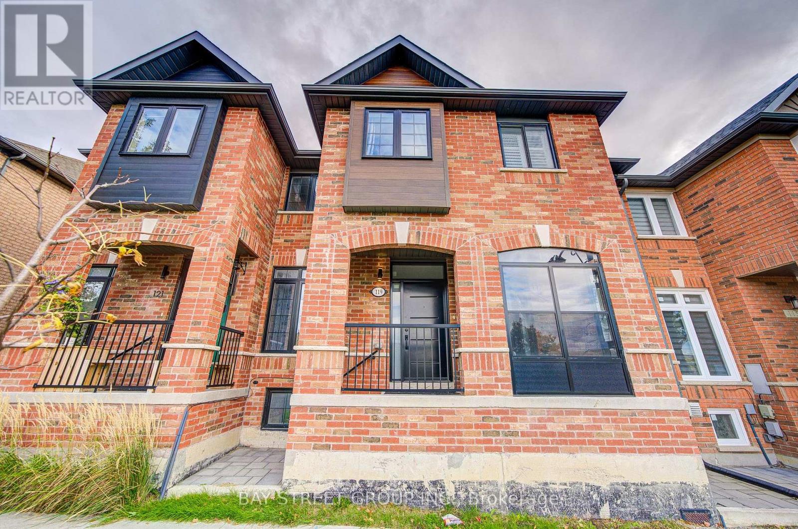 119 Bur Oak Avenue, Markham, Ontario  L6C 2E7 - Photo 2 - N12479857