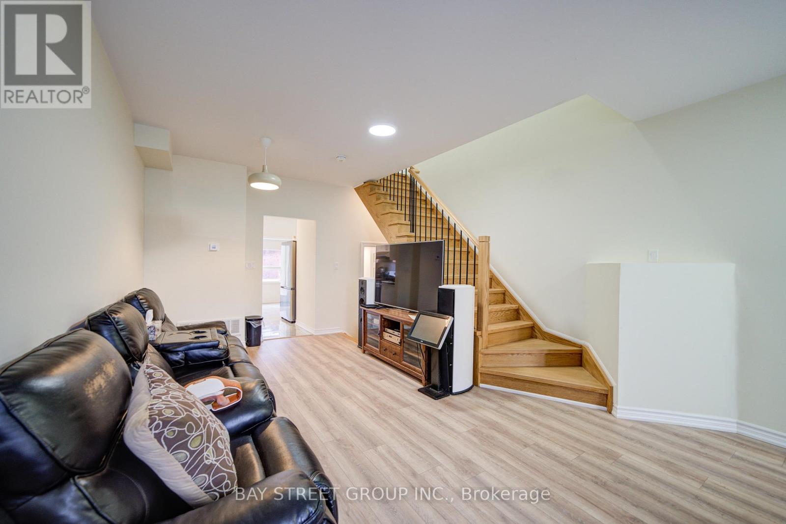 119 Bur Oak Avenue, Markham, Ontario  L6C 2E7 - Photo 4 - N12479857