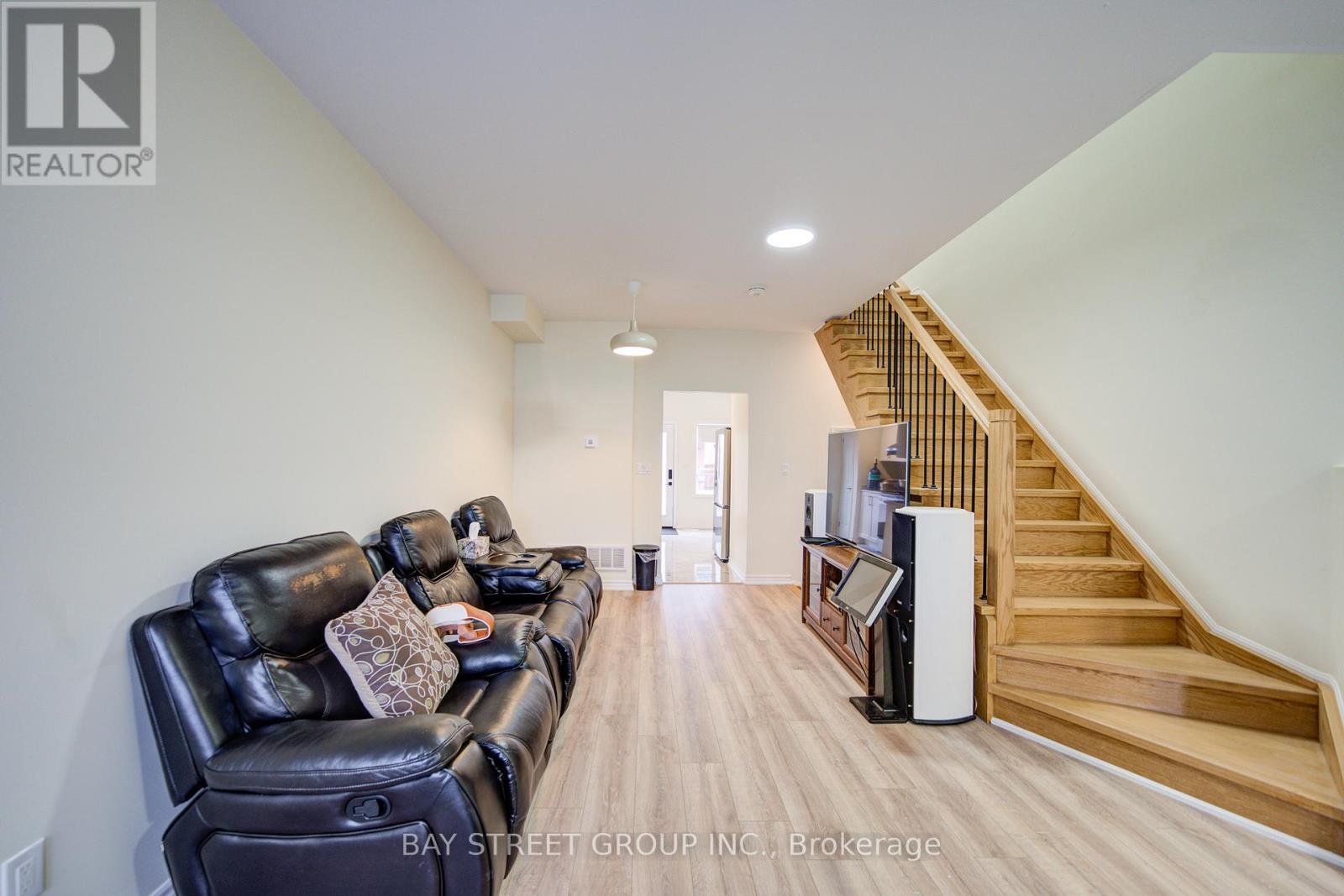 119 Bur Oak Avenue, Markham, Ontario  L6C 2E7 - Photo 5 - N12479857