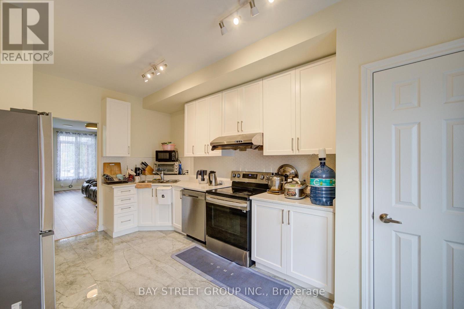 119 Bur Oak Avenue, Markham, Ontario  L6C 2E7 - Photo 8 - N12479857