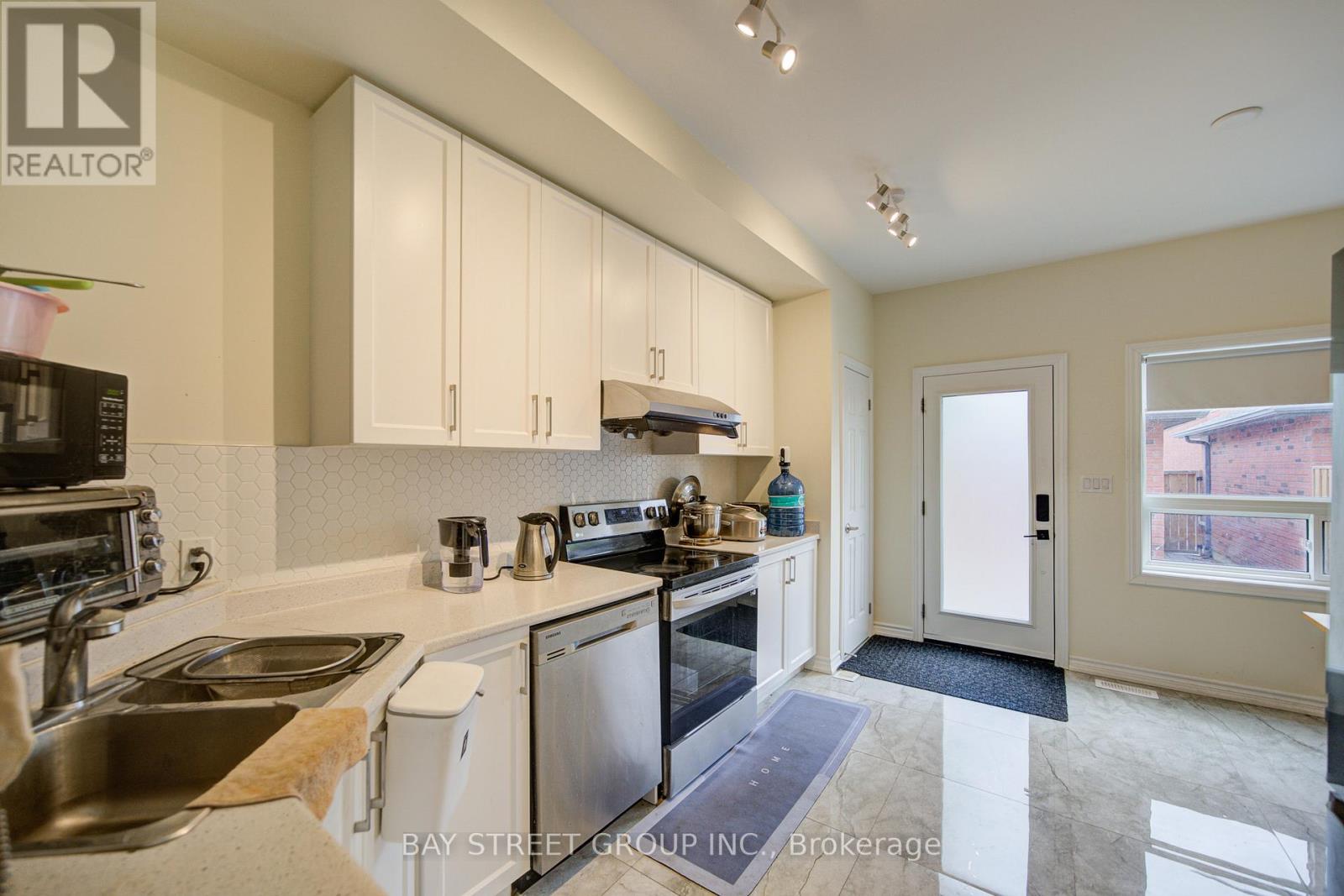 119 Bur Oak Avenue, Markham, Ontario  L6C 2E7 - Photo 9 - N12479857