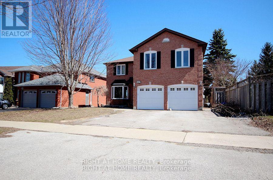 207 Kensit Avenue, Newmarket, Ontario  L3X 1S6 - Photo 2 - N12479865