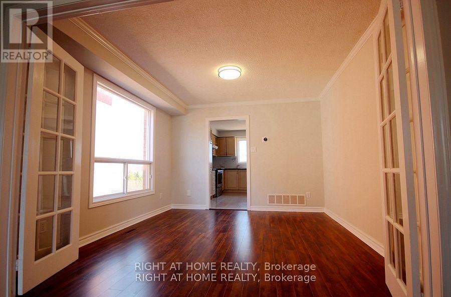 207 Kensit Avenue, Newmarket, Ontario  L3X 1S6 - Photo 8 - N12479865