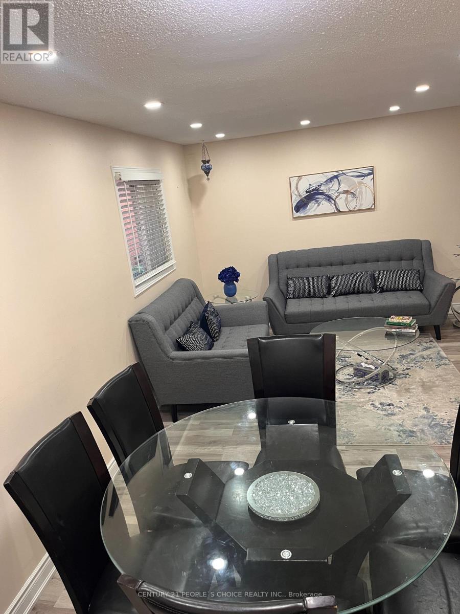 22 Tina Court, Brampton, Ontario  L6Y 4M6 - Photo 4 - W12479856