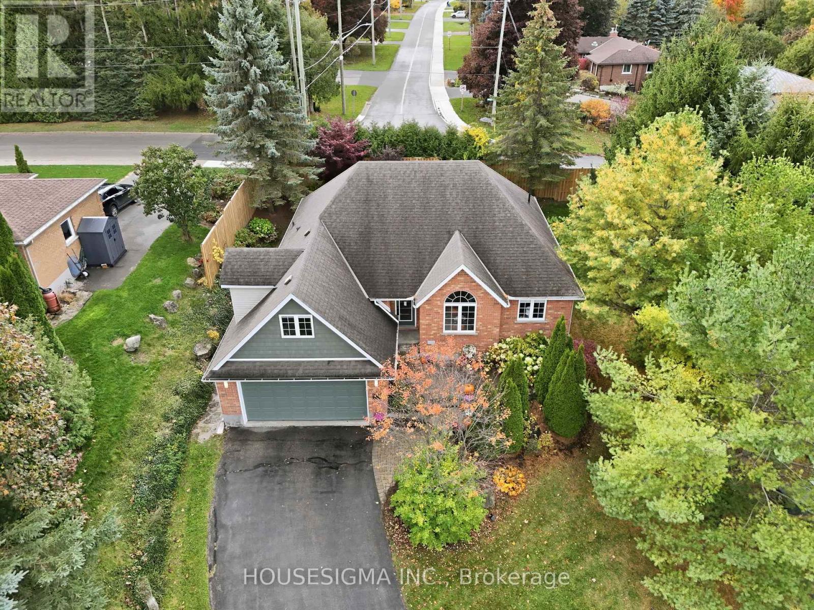 32 DICKINSON COURT, Centre Wellington, Ontario