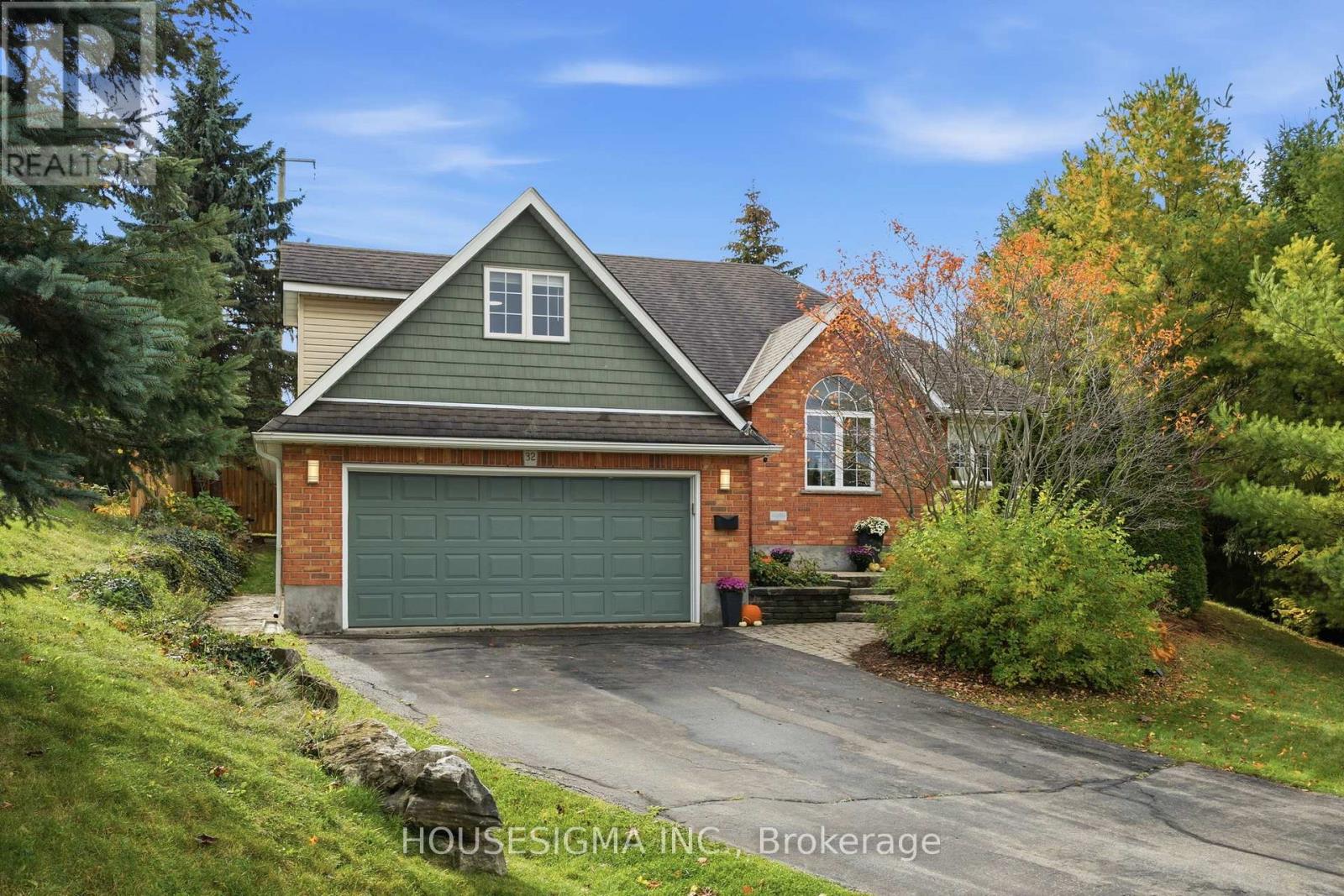32 Dickinson Court, Centre Wellington, Ontario  N0B 1S0 - Photo 2 - X12479838