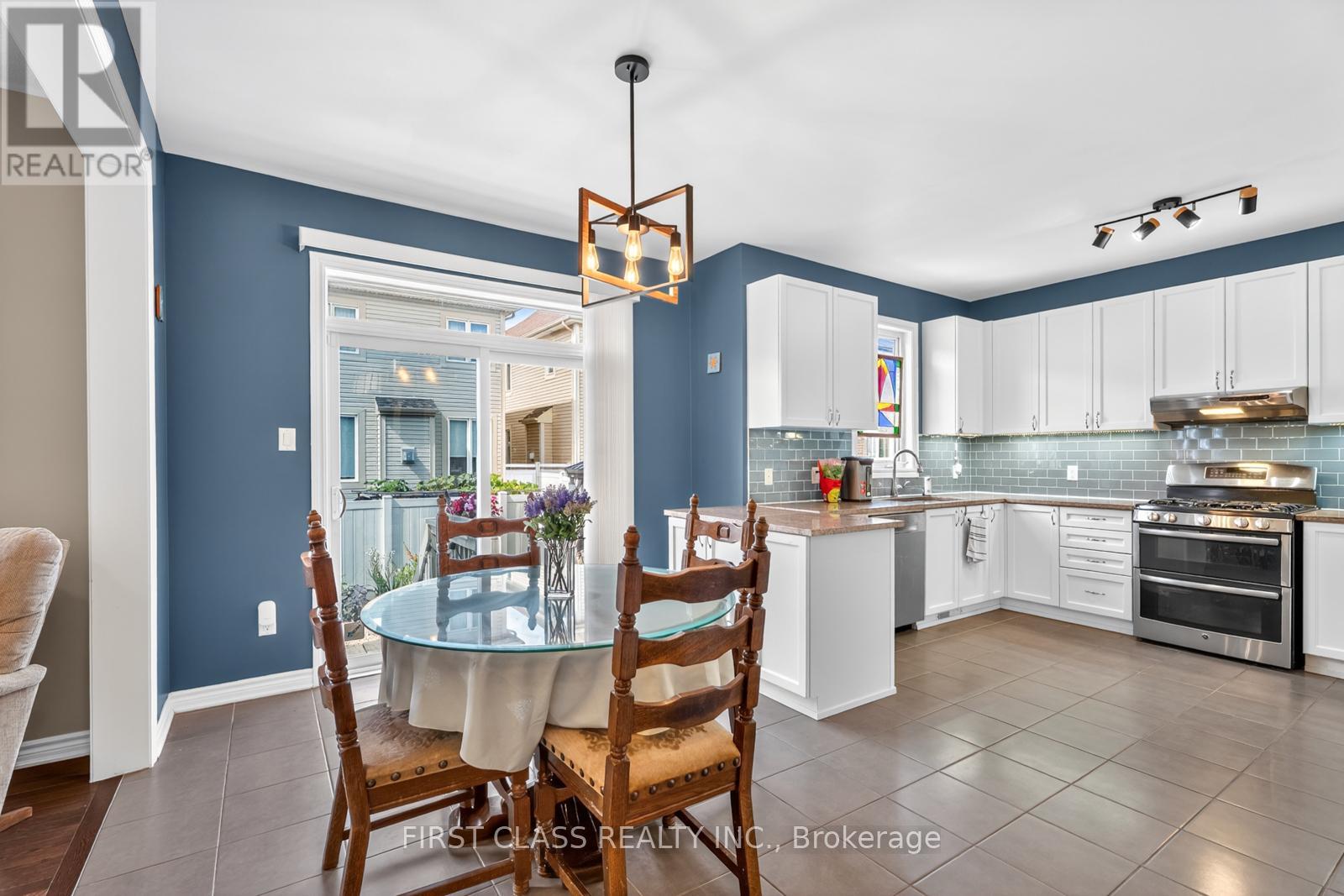 308 Autumnfield Street, Ottawa, Ontario  K2M 0J4 - Photo 5 - X12479846
