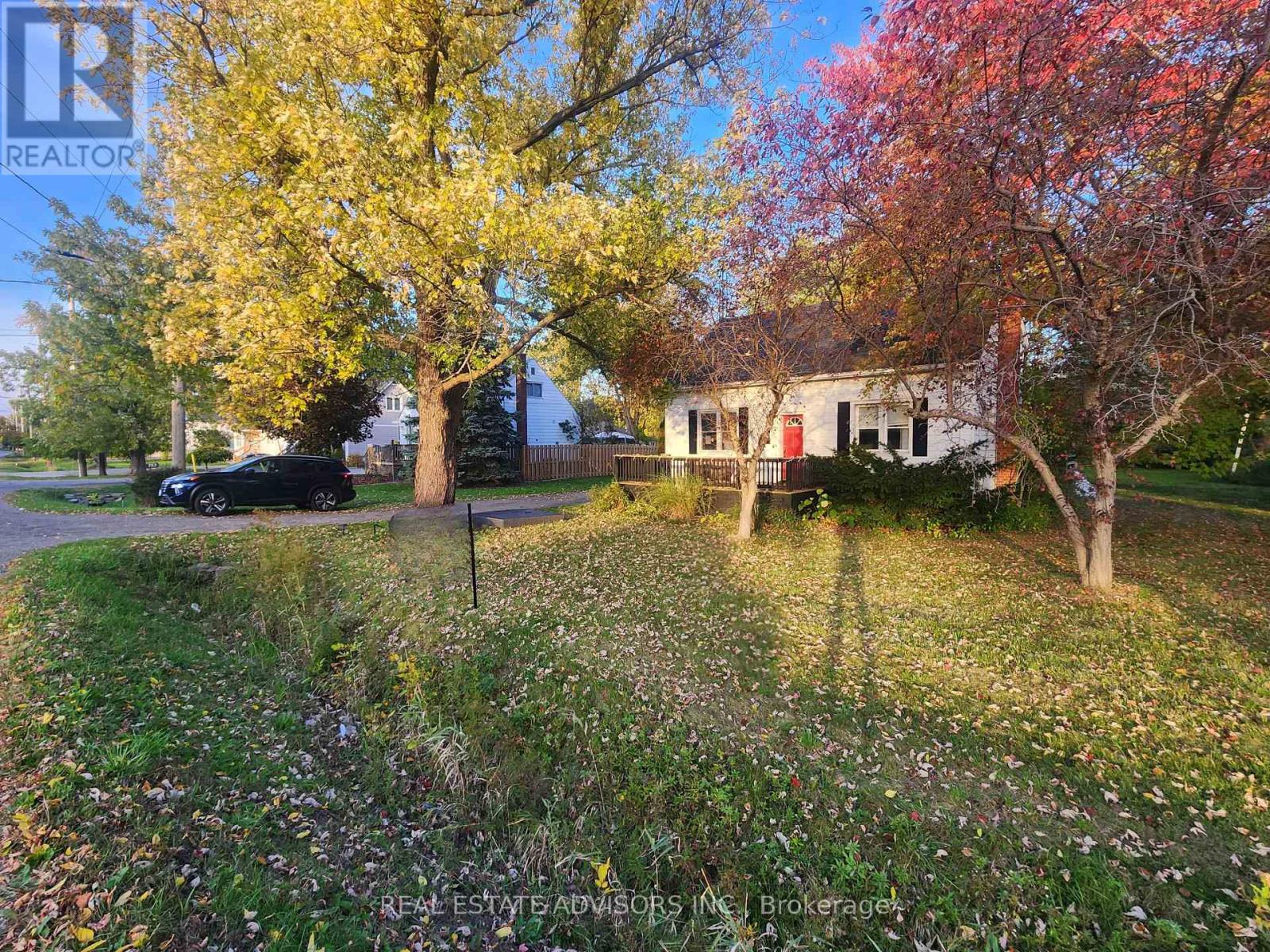 746 South Pelham Road, Welland, Ontario  L3C 3C8 - Photo 3 - X12479851