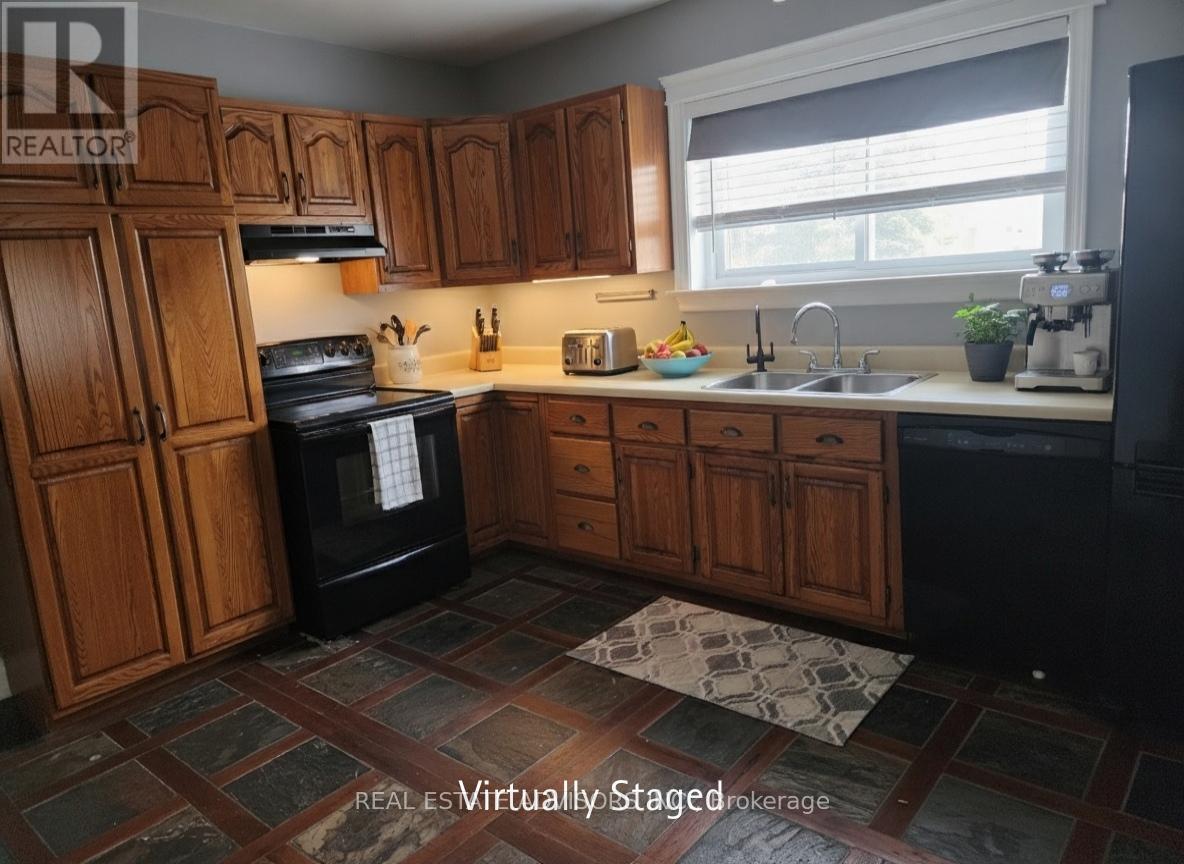 746 South Pelham Road, Welland, Ontario  L3C 3C8 - Photo 5 - X12479851
