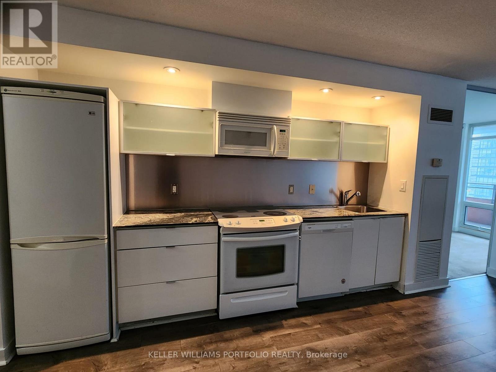 1027 - 4k Spadina Avenue, Toronto, Ontario  M5V 3Y9 - Photo 6 - C12479894