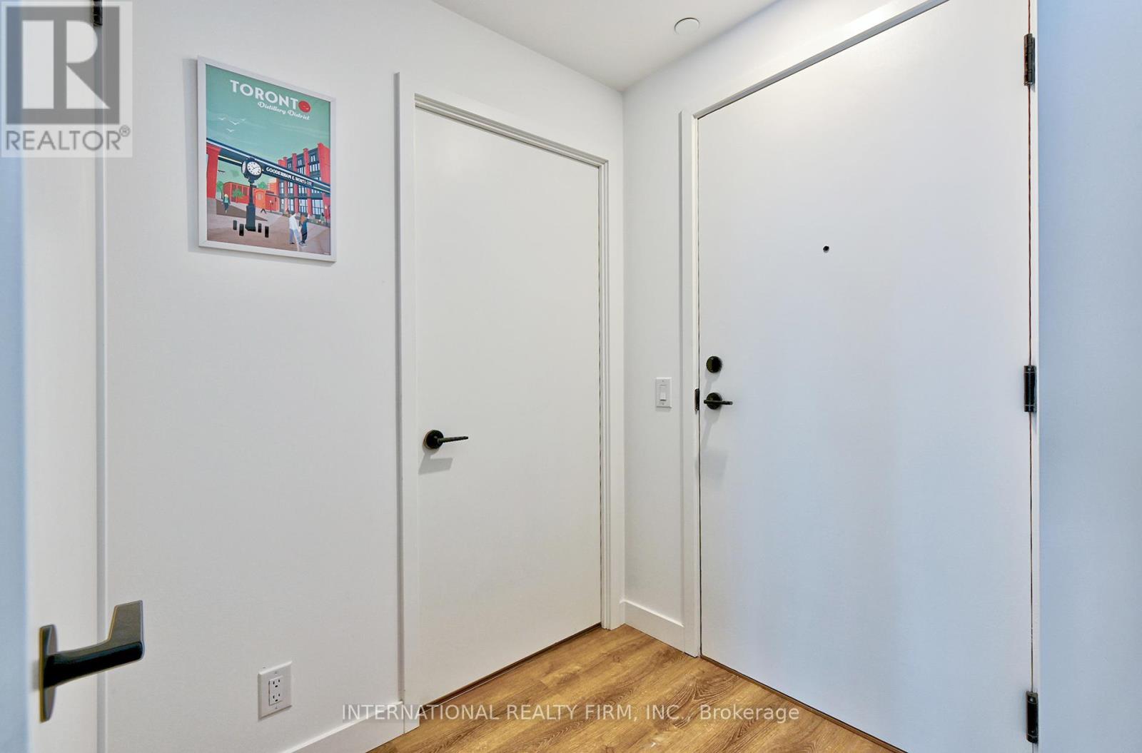 1102 - 1050 Eastern Avenue, Toronto, Ontario  M4L 0B7 - Photo 4 - E12479884