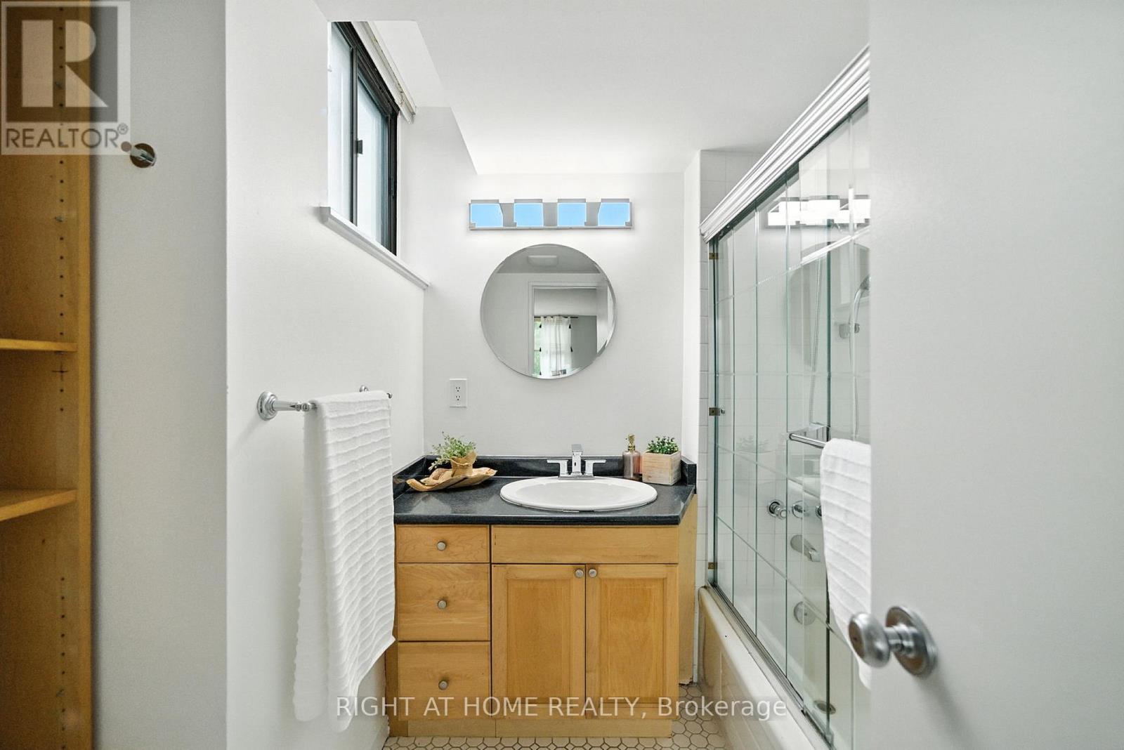 201 - 200 Robert Speck Parkway, Mississauga, Ontario  L4Z 1S3 - Photo 16 - W12436087