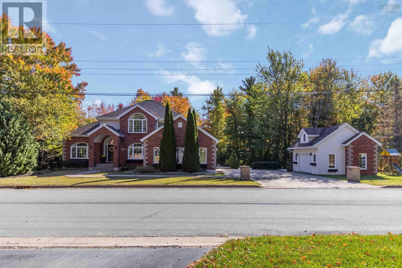 16 Cresthaven Court, Bridgewater, Nova Scotia  B4V 3Z3 - Photo 2 - 202526500