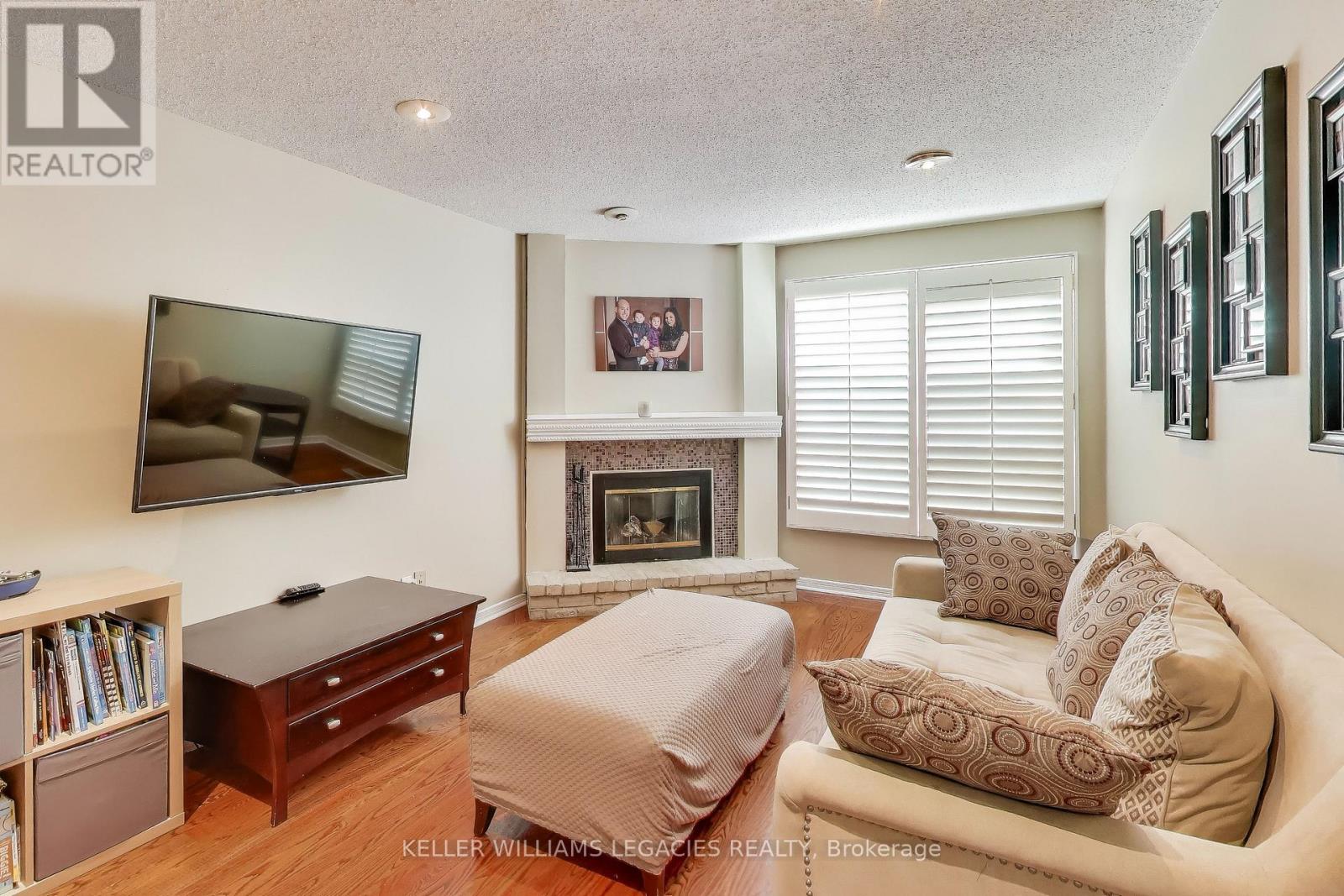 53 Millcroft Way, Vaughan, Ontario  L4J 6P2 - Photo 7 - N12479880