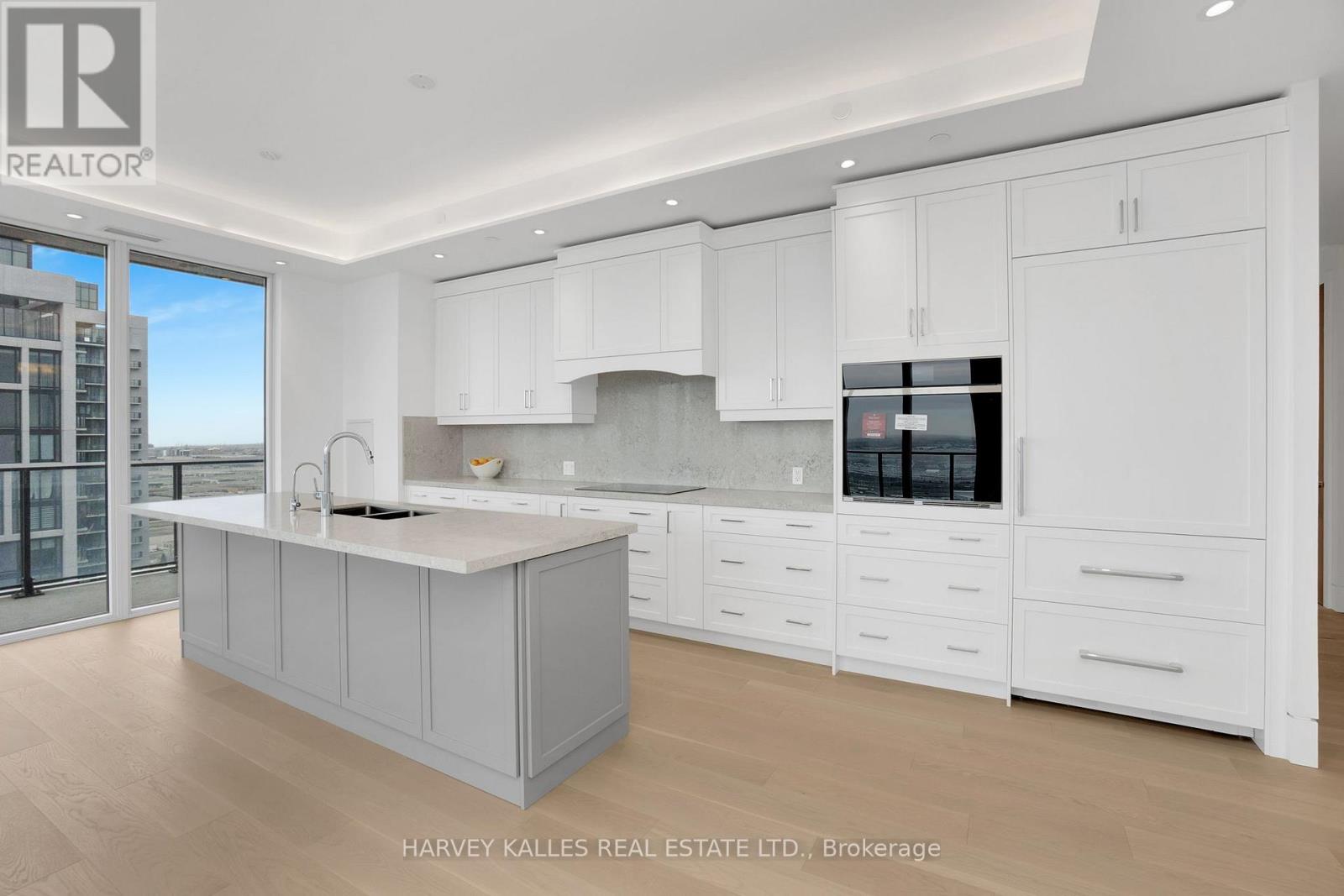 Ph 102 - 9000 Jane Street, Vaughan, Ontario  L4K 0M6 - Photo 10 - N12479886