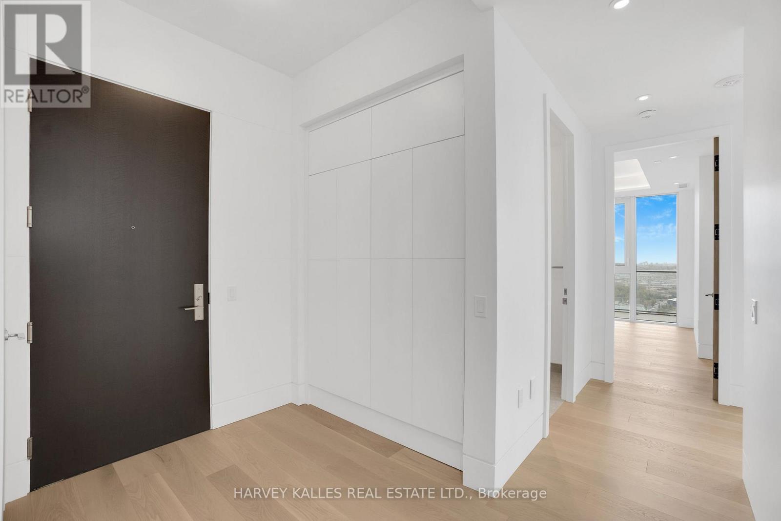 Ph 102 - 9000 Jane Street, Vaughan, Ontario  L4K 0M6 - Photo 5 - N12479886