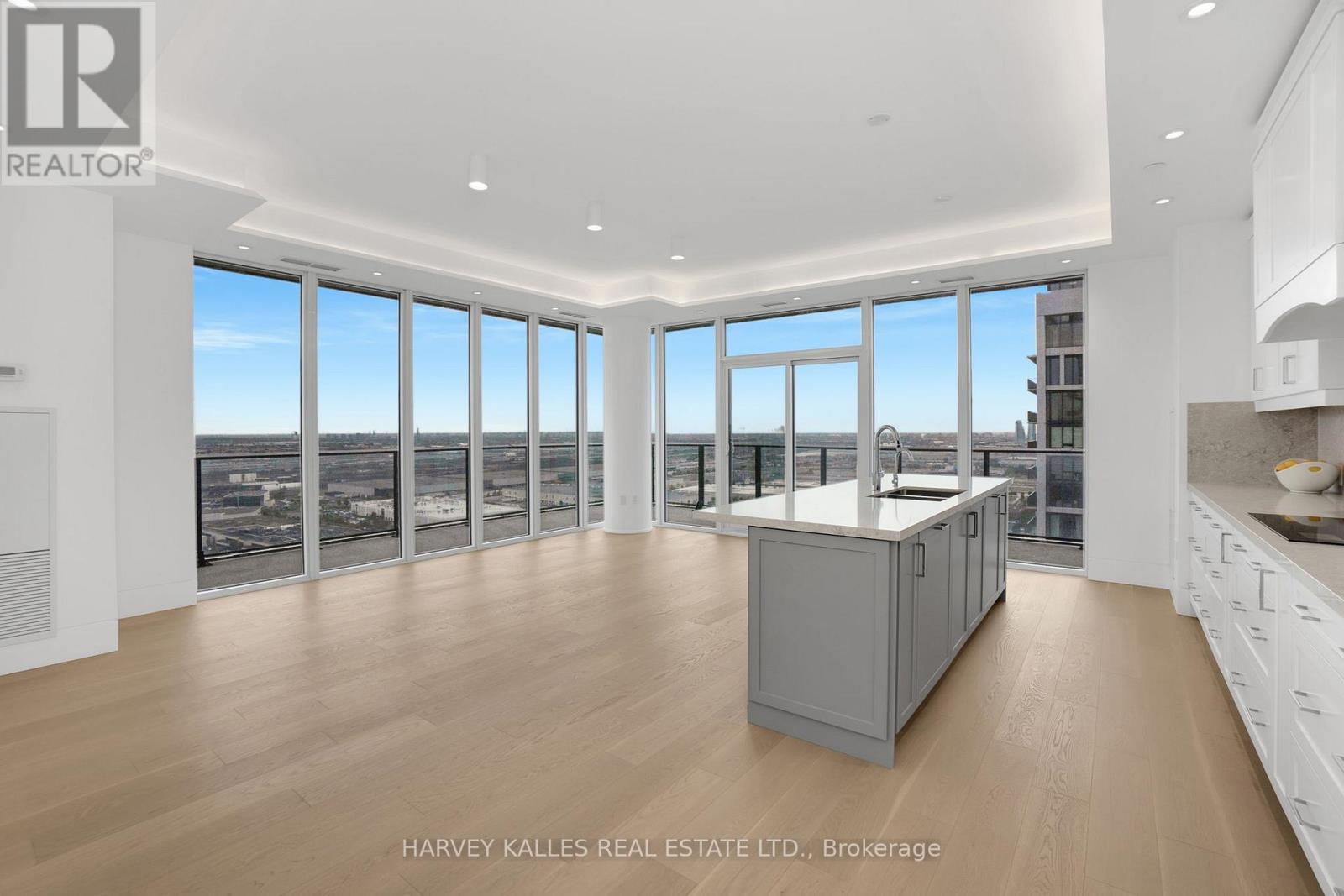 Ph 102 - 9000 Jane Street, Vaughan, Ontario  L4K 0M6 - Photo 6 - N12479886