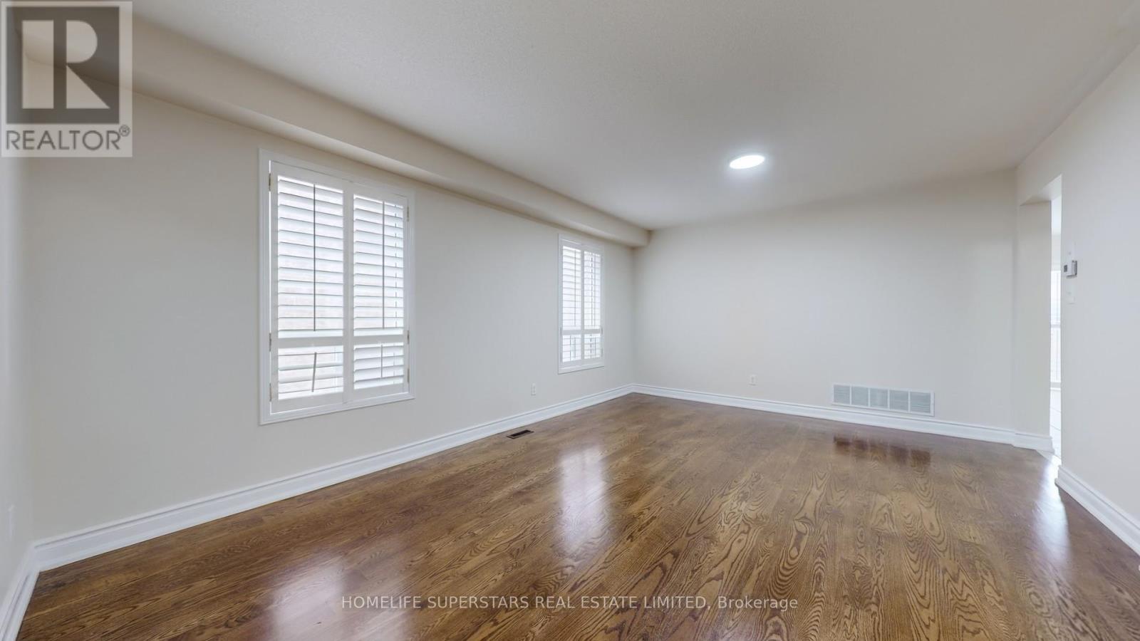 4783 Apple Blossom Circle E, Mississauga, Ontario  L5V 3C7 - Photo 3 - W12479877