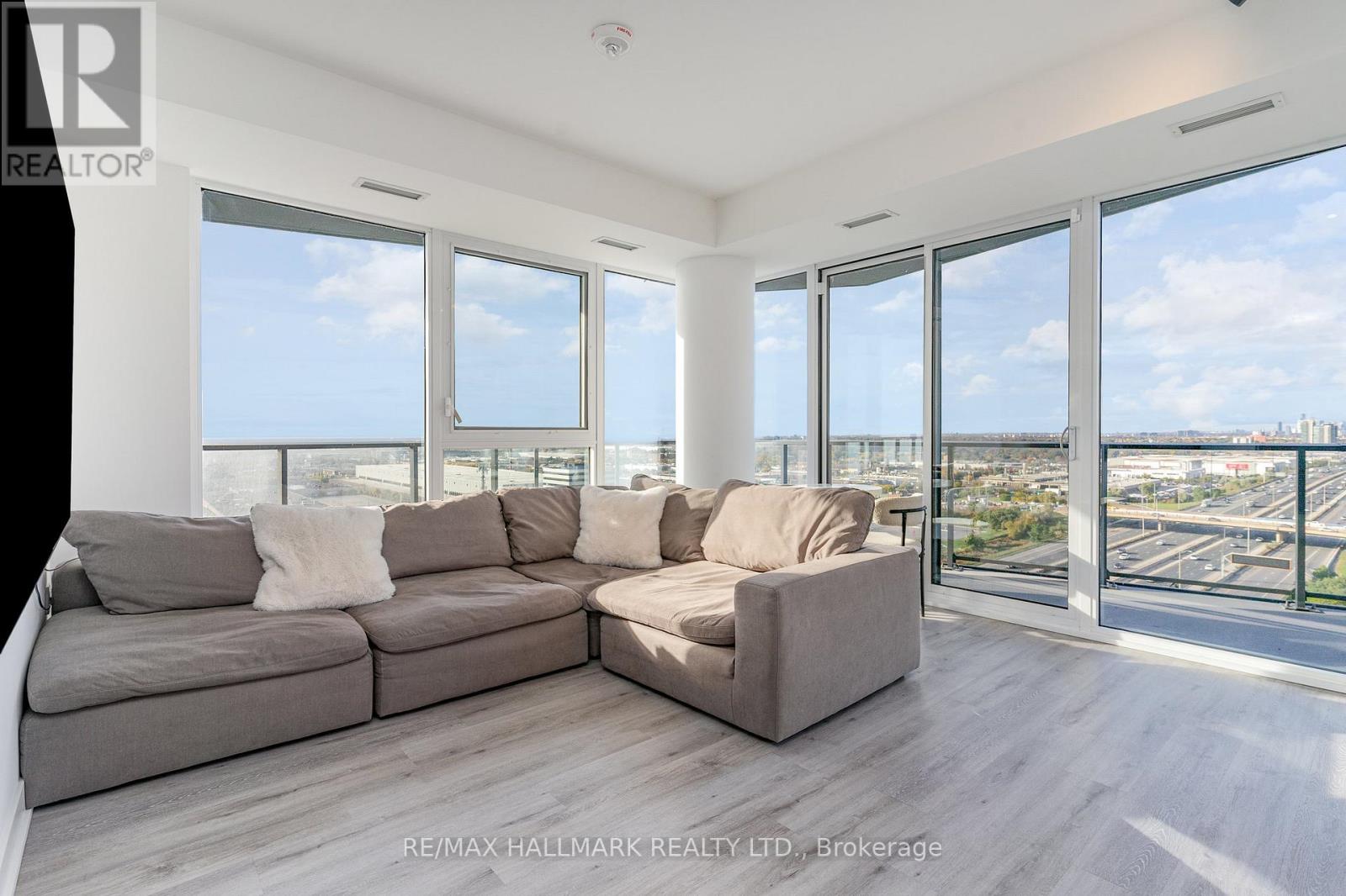 1509 - 36 Zorra Street S, Toronto (Etobicoke West Mall), Ontario  M8Z 0G5 - Photo 2 - W12479887