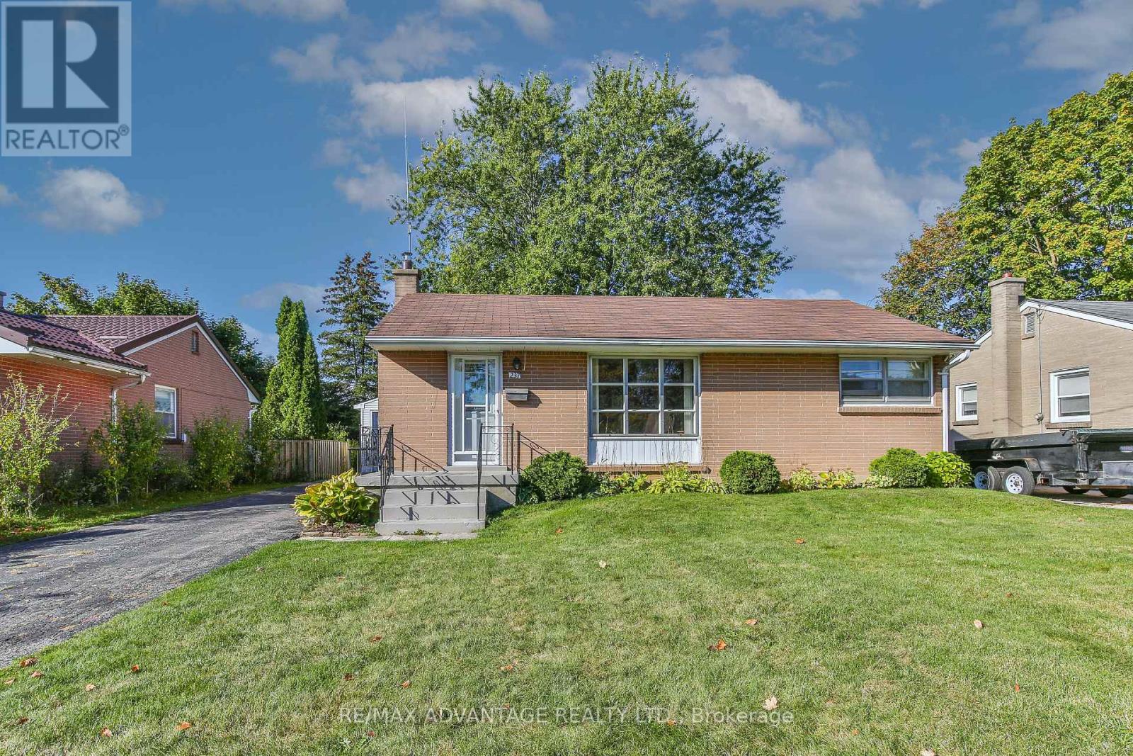 237 Rainbow Avenue, London East (East H), Ontario  N5W 4V9 - Photo 2 - X12479901
