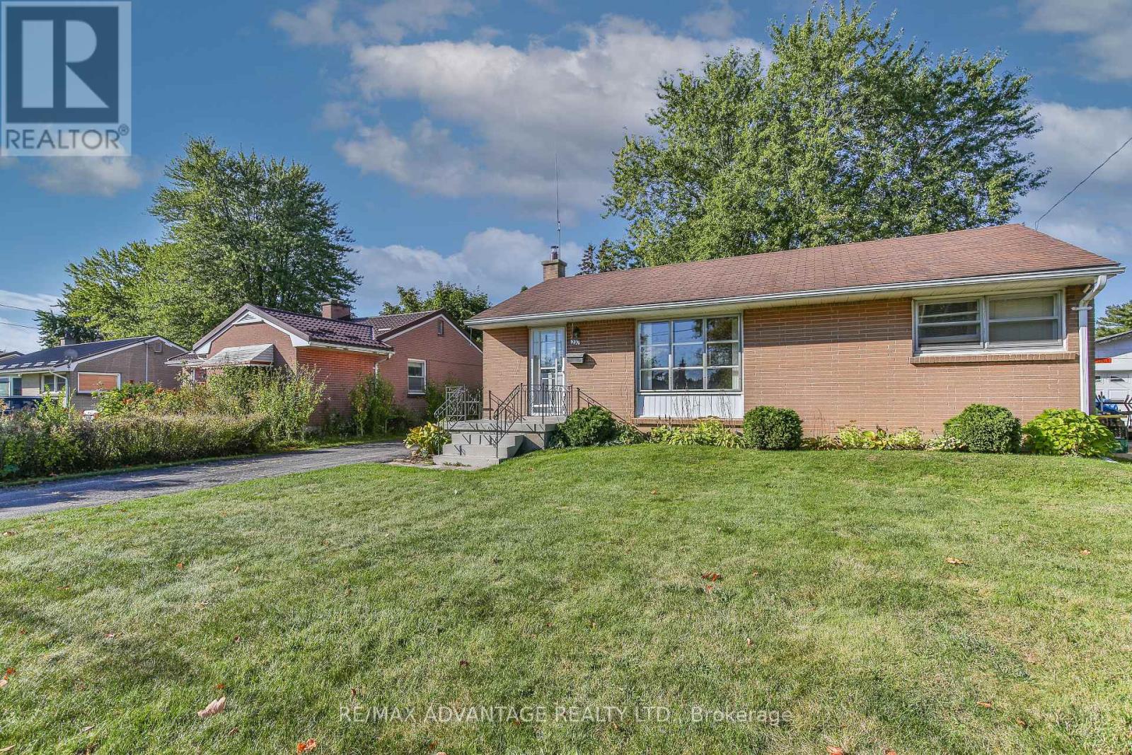 237 Rainbow Avenue, London East (East H), Ontario  N5W 4V9 - Photo 3 - X12479901