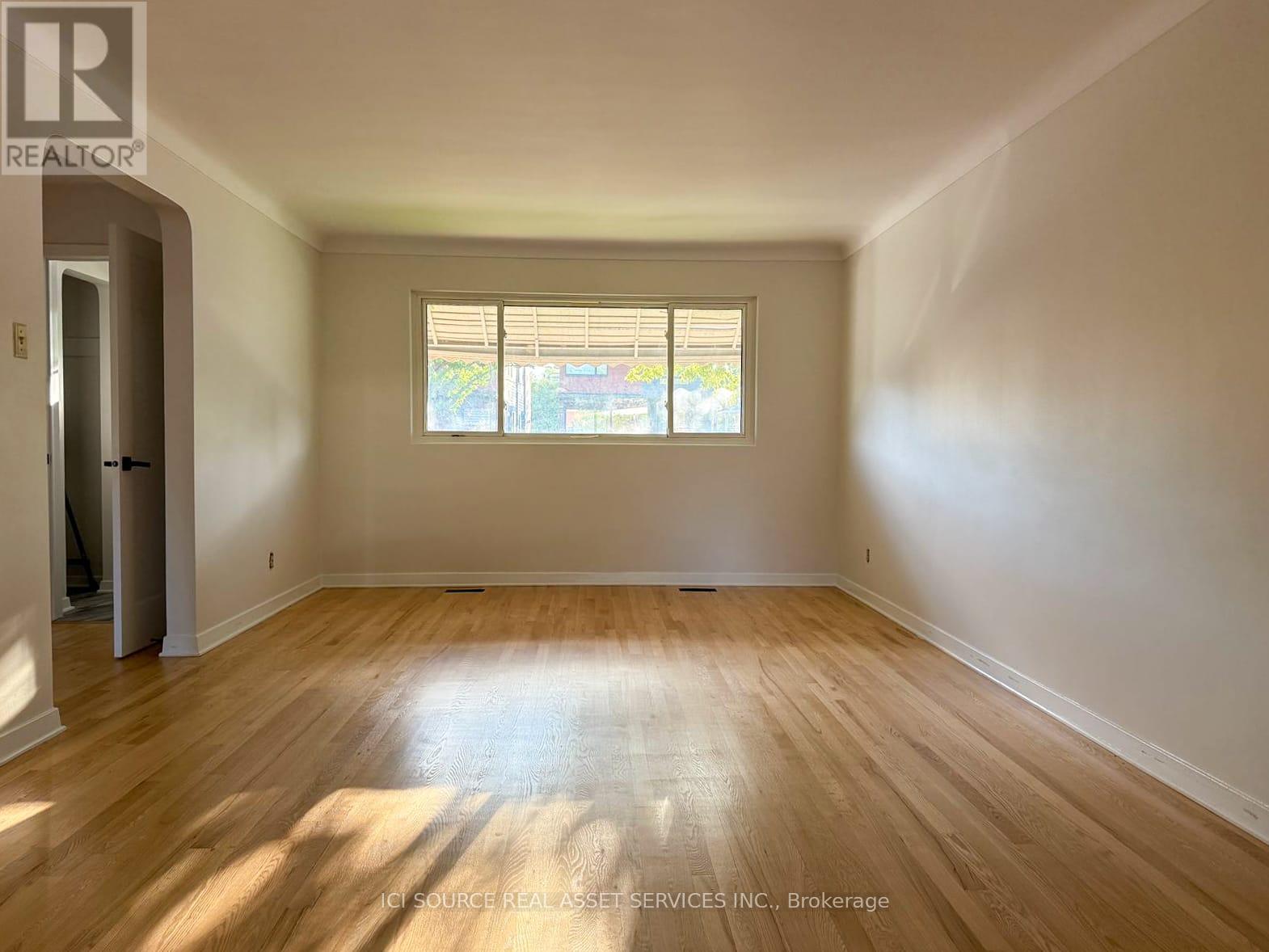 865 Woodroffe Avenue, Ottawa, Ontario  K2A 2G5 - Photo 3 - X12479883