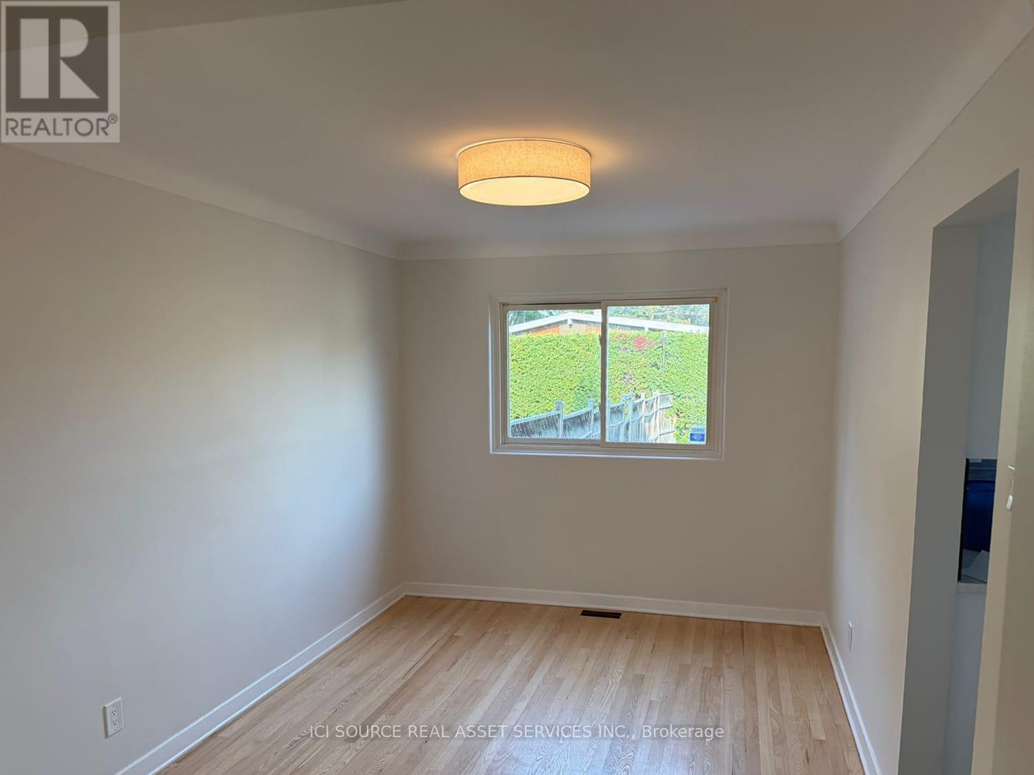 865 Woodroffe Avenue, Ottawa, Ontario  K2A 2G5 - Photo 4 - X12479883
