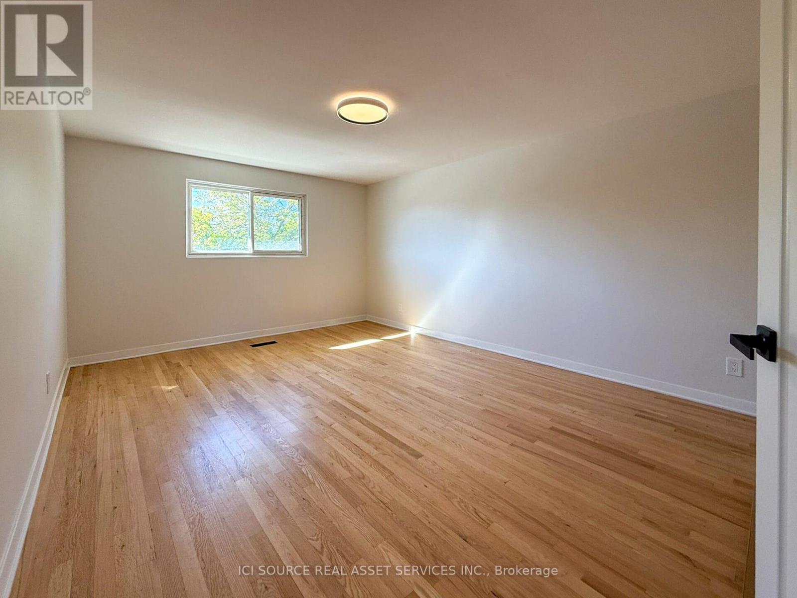 865 Woodroffe Avenue, Ottawa, Ontario  K2A 2G5 - Photo 9 - X12479883