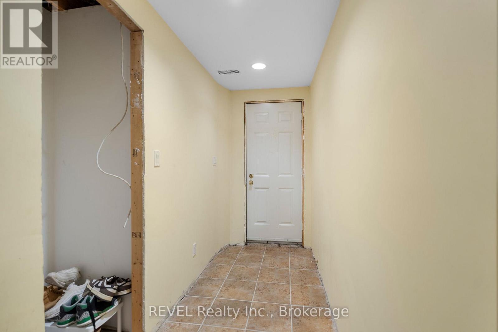 19 Crysler Crescent, Thorold (Confederation Heights), Ontario  L2V 5A2 - Photo 33 - X12479912