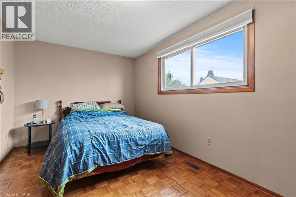 477 East 38th Street, Hamilton, Ontario  L8V 4G7 - Photo 14 - 40781458