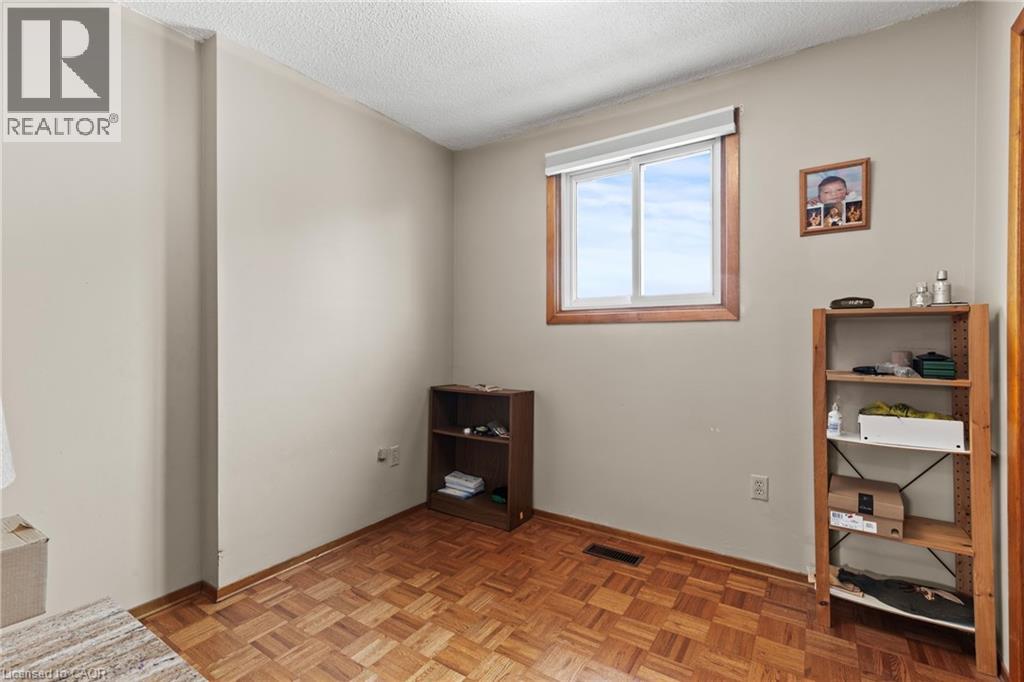 477 East 38th Street, Hamilton, Ontario  L8V 4G7 - Photo 16 - 40781458