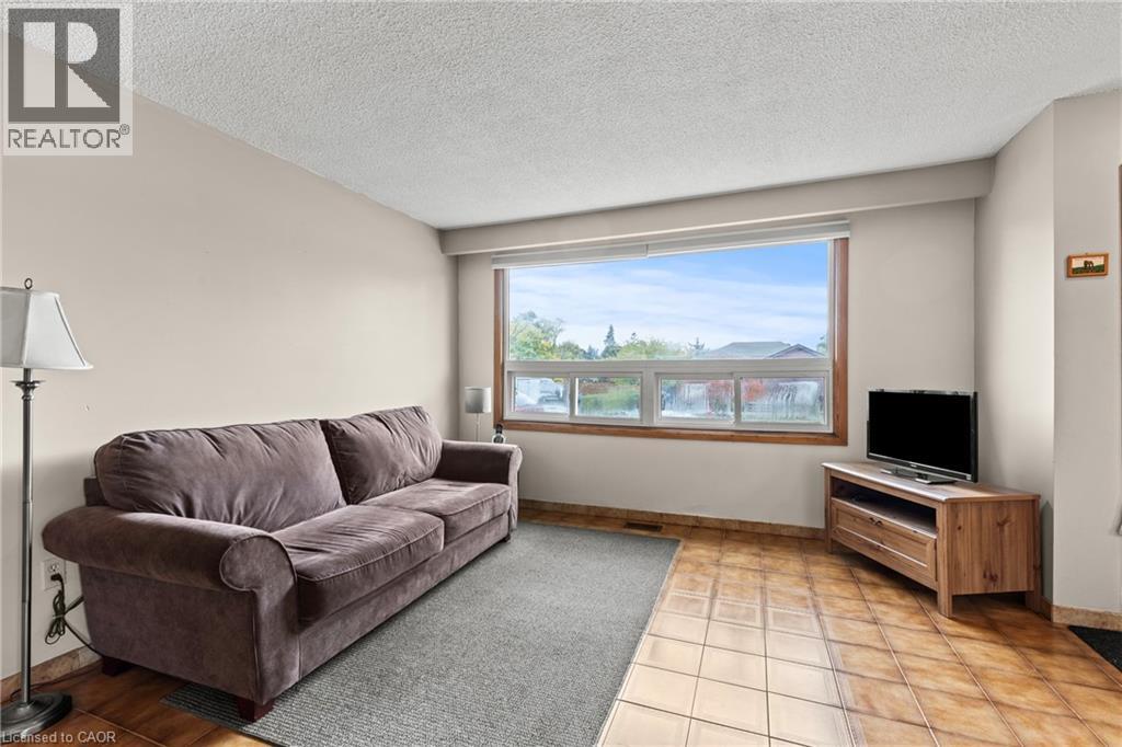477 East 38th Street, Hamilton, Ontario  L8V 4G7 - Photo 5 - 40781458