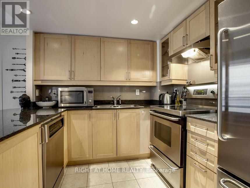 701 - 80 Cumberland Street, Toronto, Ontario  M5R 3V1 - Photo 8 - C12479910