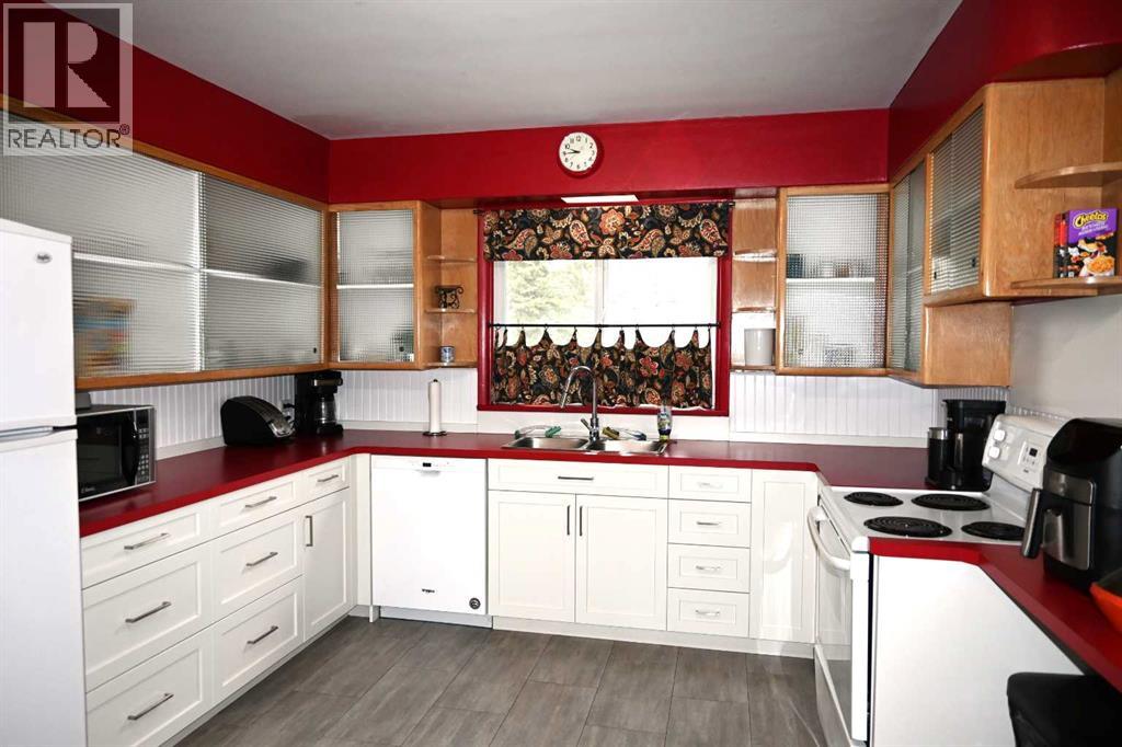 11946 20 Avenue, Blairmore, Alberta  T0K 0E0 - Photo 5 - A2249321