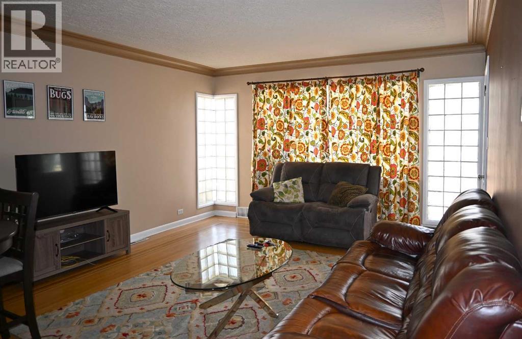 11946 20 Avenue, Blairmore, Alberta  T0K 0E0 - Photo 7 - A2249321