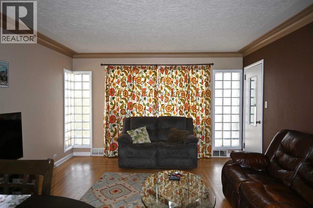 11946 20 Avenue, Blairmore, Alberta  T0K 0E0 - Photo 8 - A2249321