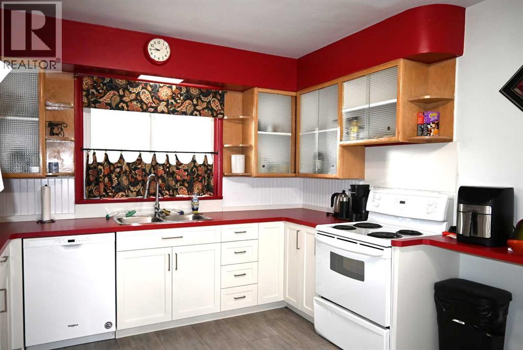 11946 20 Avenue, Blairmore, Alberta  T0K 0E0 - Photo 6 - A2249321